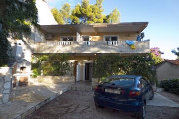 Ivan Dolac, Hvar, Propiedad 8782 - Apartamentos near sea with pebble beach.