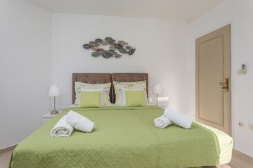 Hvar, Dormitorio in the room, air condition available y WiFi.