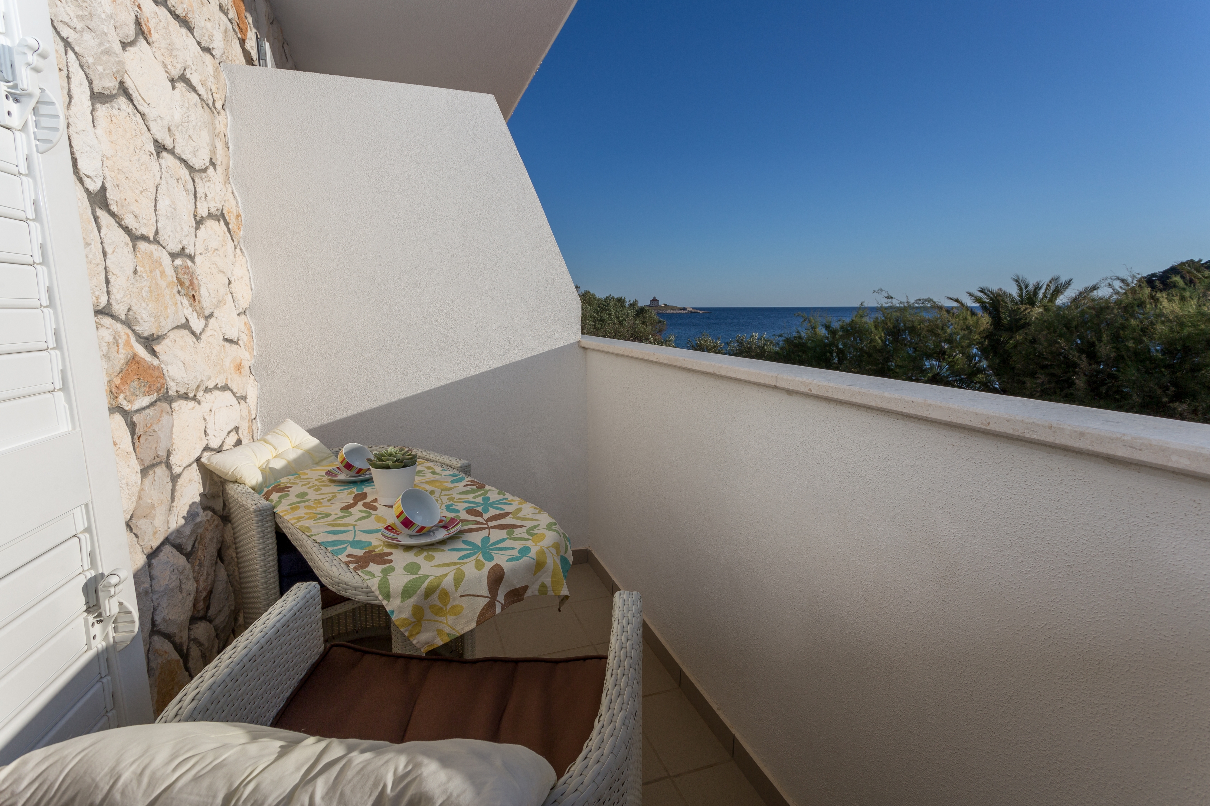 Room near beach Hvar  S-b