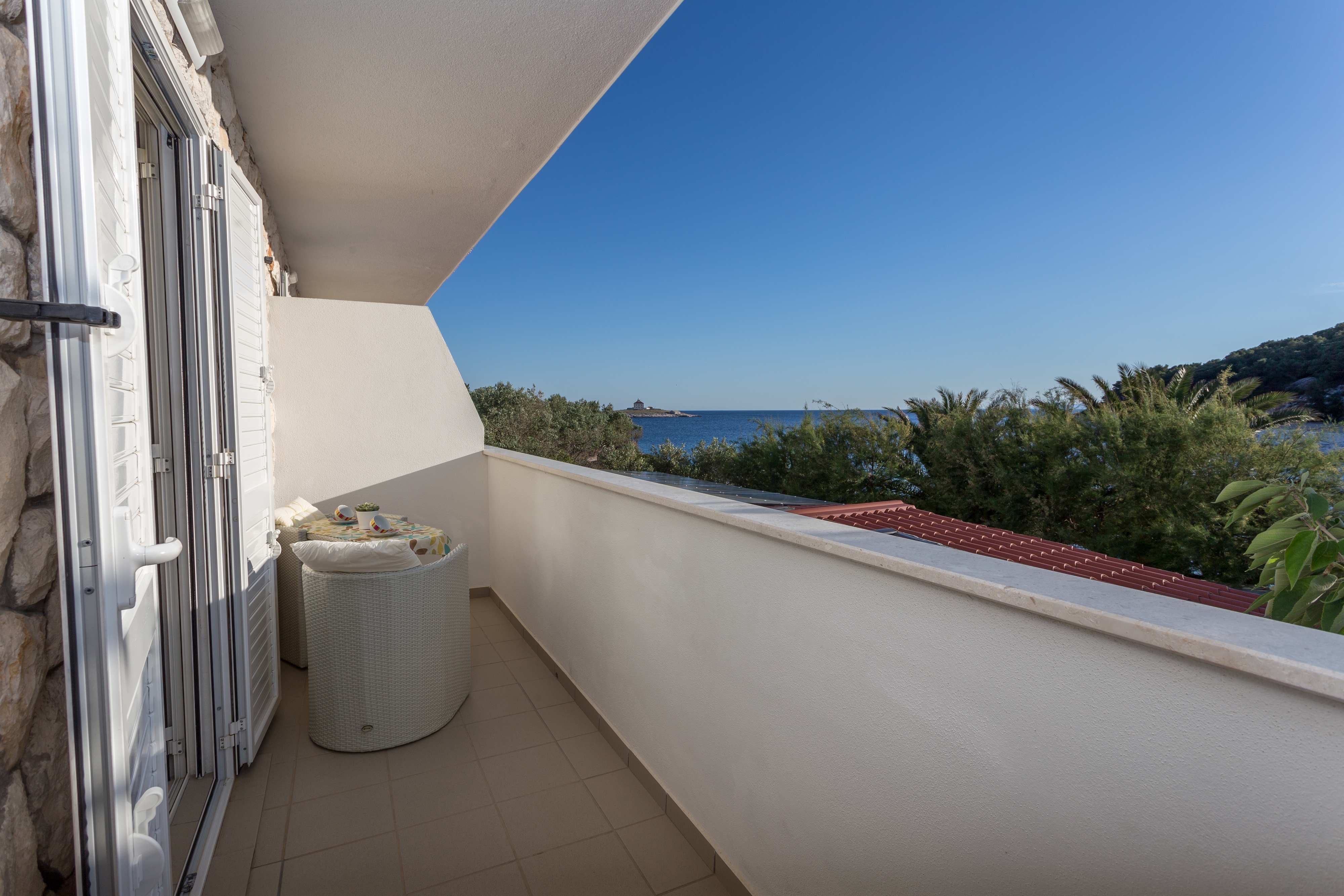 Room near beach Hvar  S-b