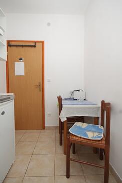 Hvar, Salle à manger dans l’hébergement en type studio-apartment, WiFi.