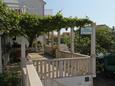 Hvar, Hvar, Cour 8787 - Appartements et chambres avec une plage de galets.