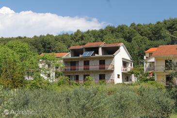 Jelsa, Hvar, Object 8789 - Appartementen with pebble beach.