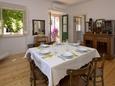 Dining room 1 Pitve, Dining room 1 in the house, dostupna klima, dopusteni kucni ljubimci i WIFI.