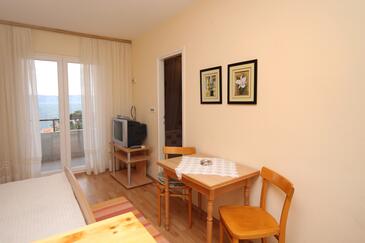 Jelsa, Eetkamer in the studio-apartment, (pet friendly) en WiFi.