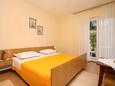 Jelsa, Bedroom in the room, air condition available, (pet friendly) and WiFi.