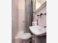 Bathroom 1 Jelsa, Bathroom 1 in the apartment, dopusteni kucni ljubimci i WIFI.