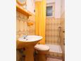 Bathroom 2 Jelsa, Bathroom 2 in the apartment, dopusteni kucni ljubimci i WIFI.