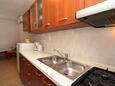 Jelsa, Kitchen in the apartment, (pet friendly) and WiFi.