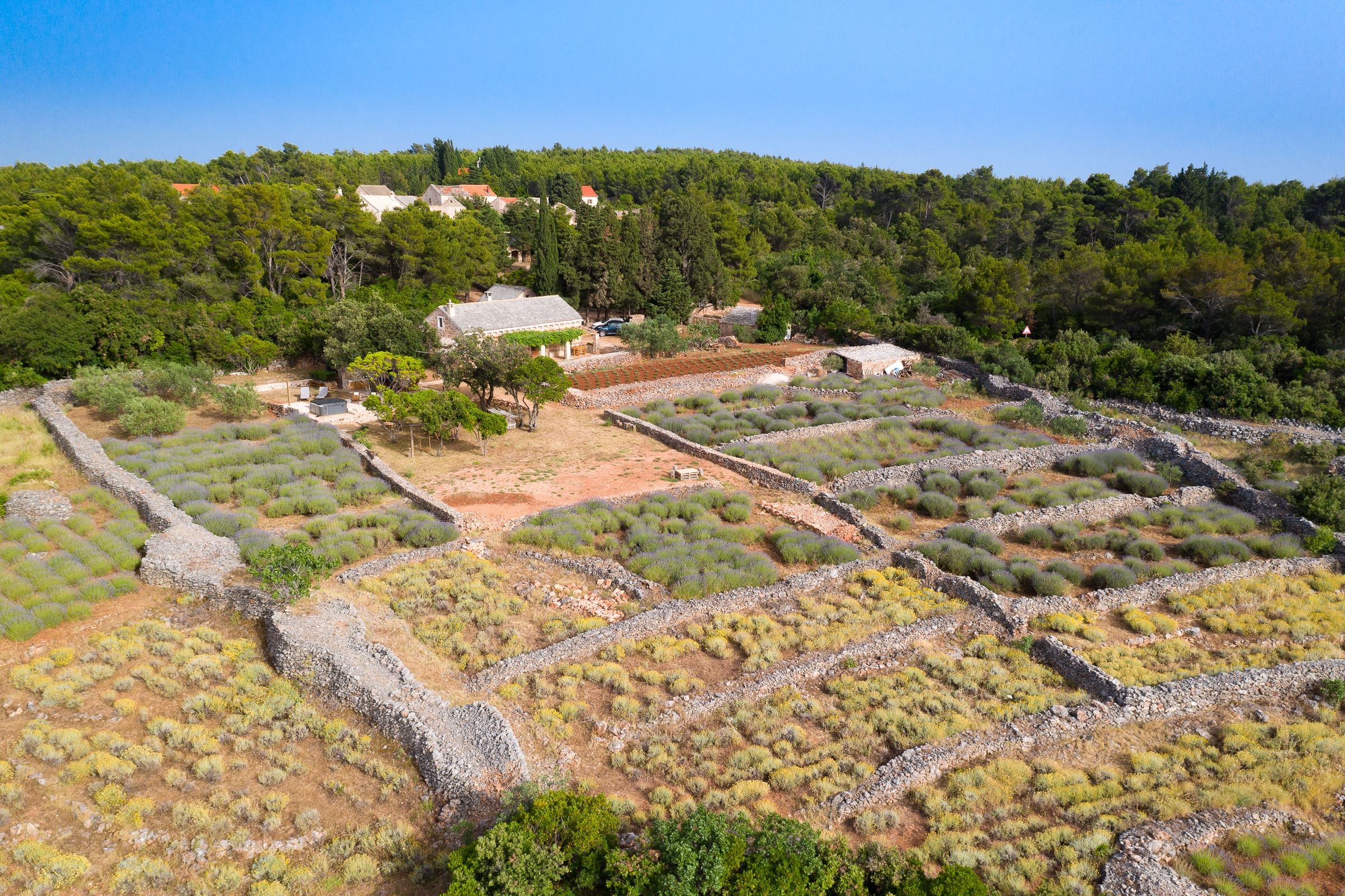 Four-bedroom house with terrace and sea view Humac, Hvar (K-8805) Four-bedroom house with terrace and sea view Humac, Hvar (K-8805)