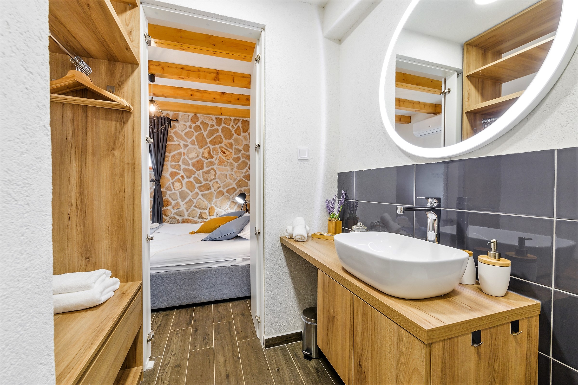 Four bedroom house with terrace and sea view Humac, Hvar  K