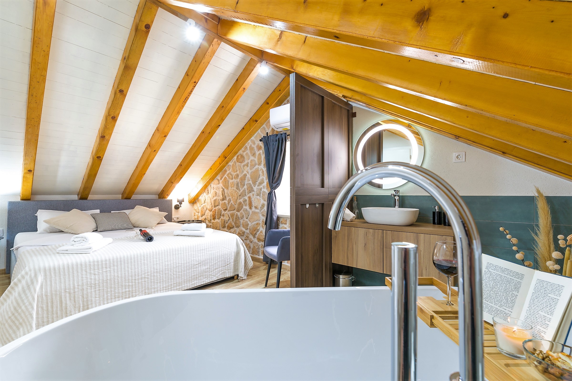 Four bedroom house with terrace and sea view Humac, Hvar  K