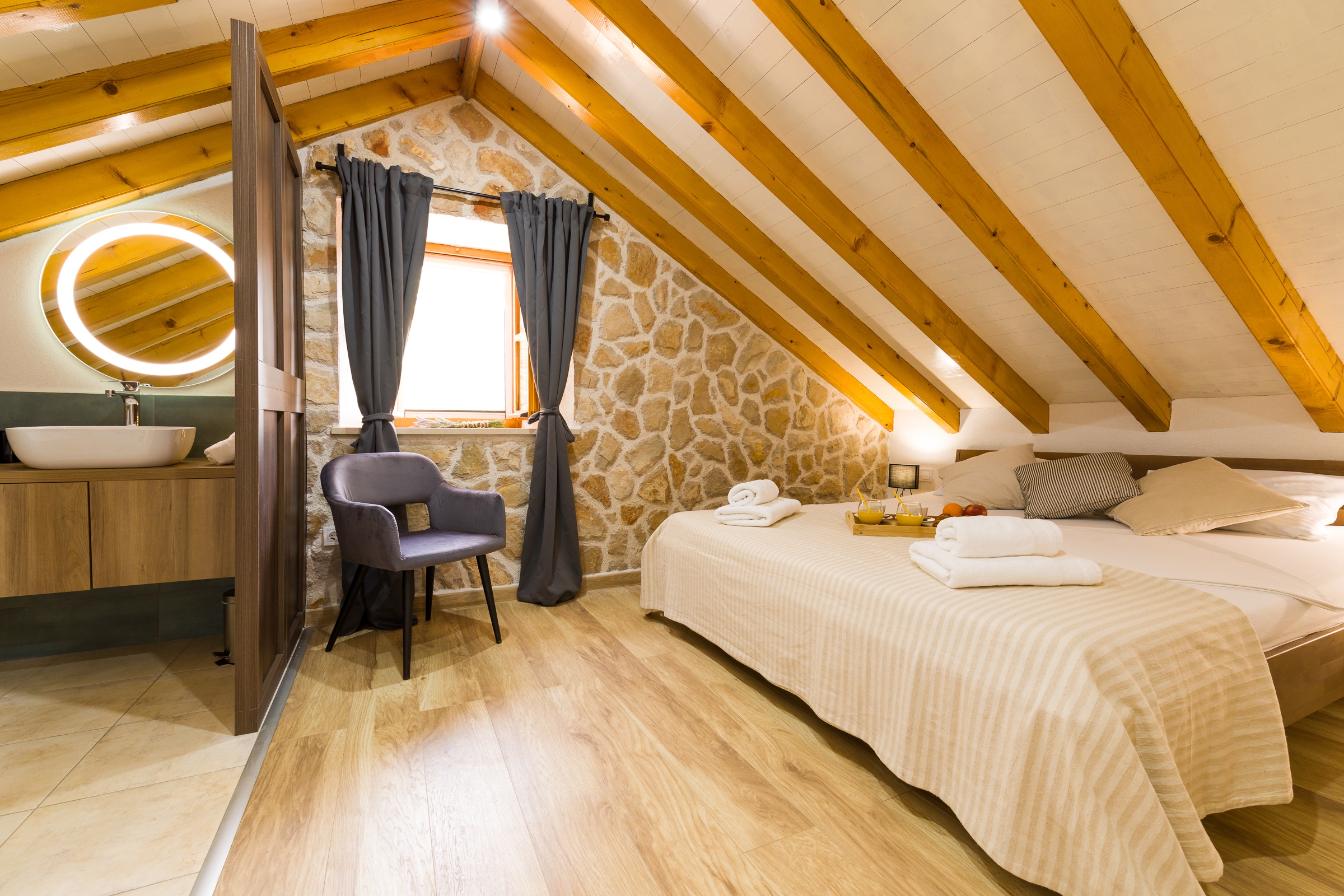 Four bedroom house with terrace and sea view Humac, Hvar  K