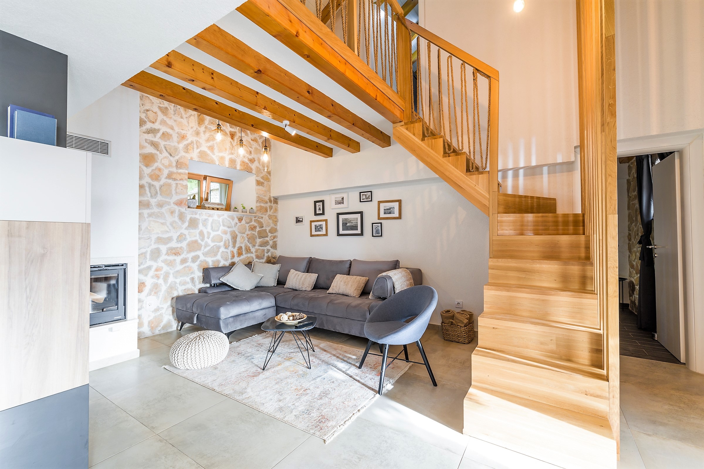 Four-bedroom house with terrace and sea view Humac, Hvar (K-8805)