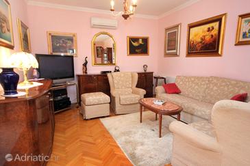 Living room 1 Rožat, Living room 1 in the house, dostupna klima i WIFI.