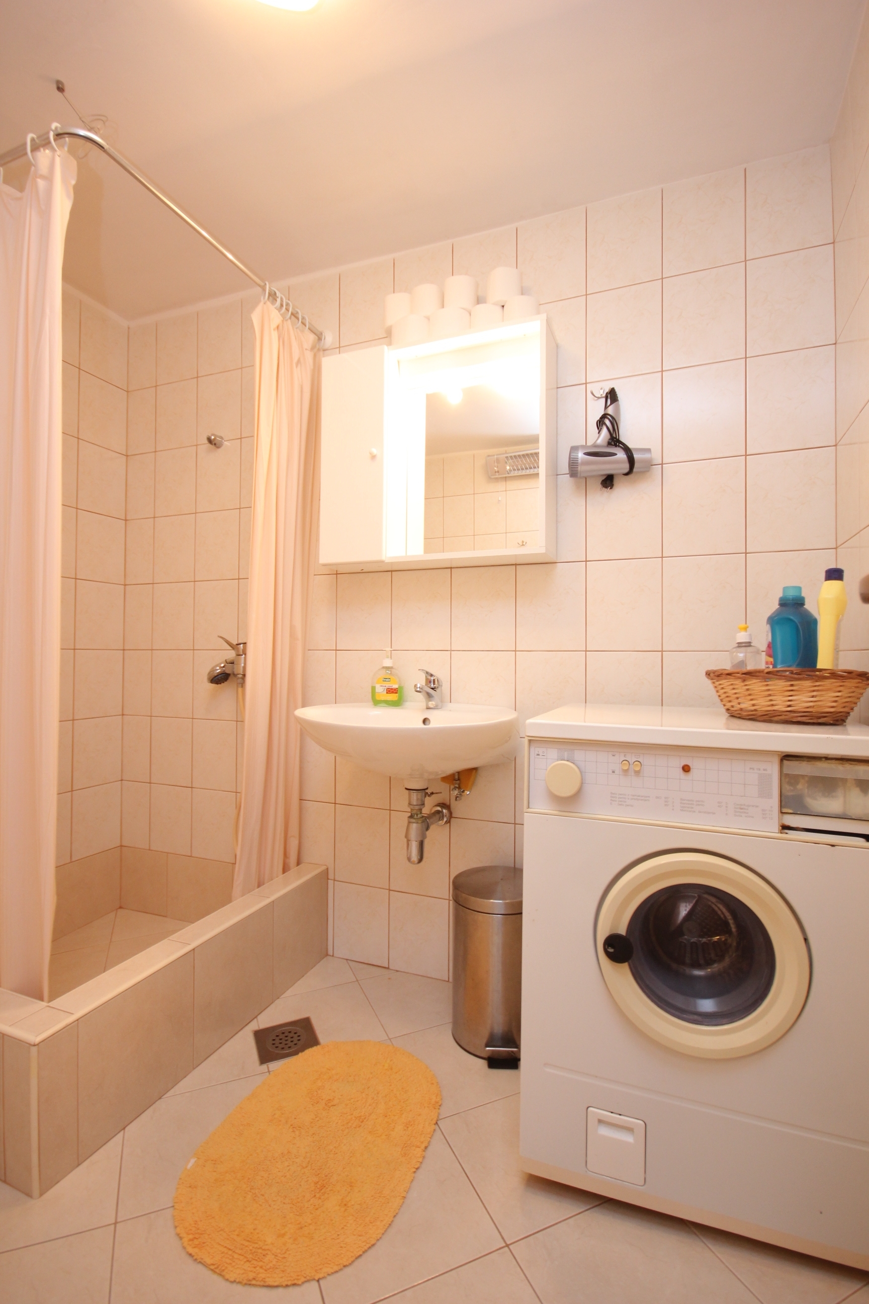 One bedroom apartment with terrace Makarska  A-b
