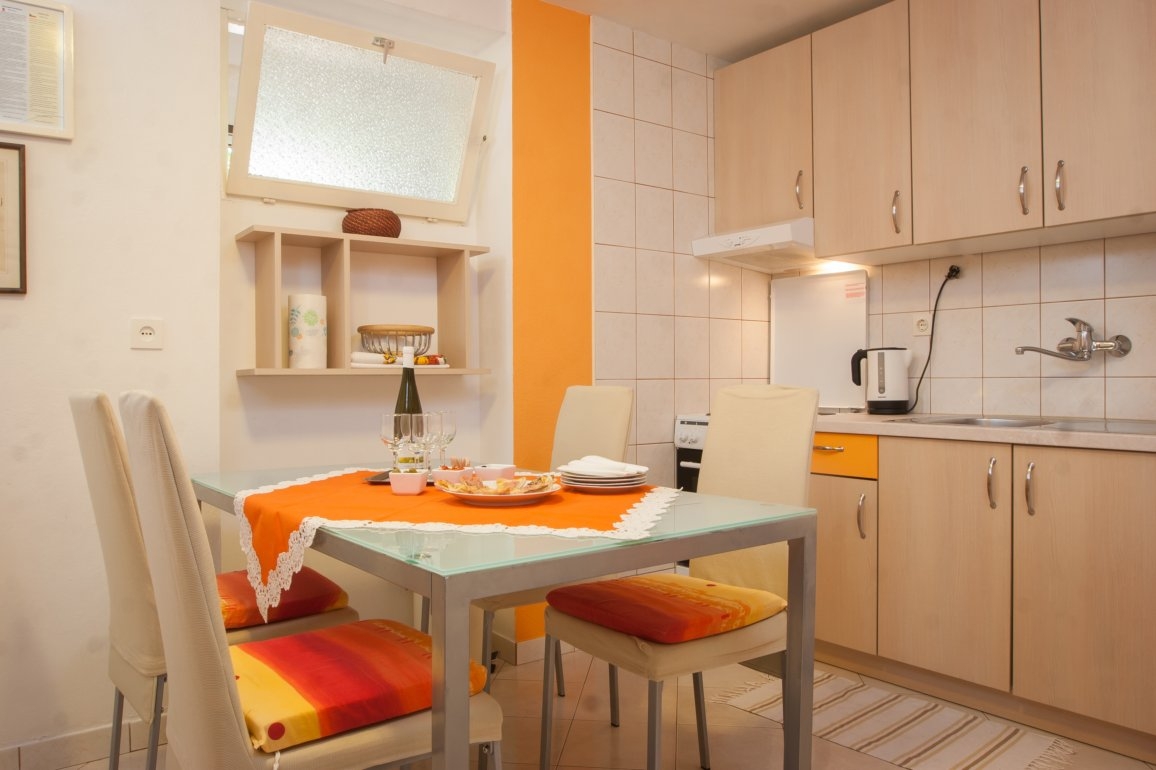 One bedroom apartment with terrace Makarska  A-b