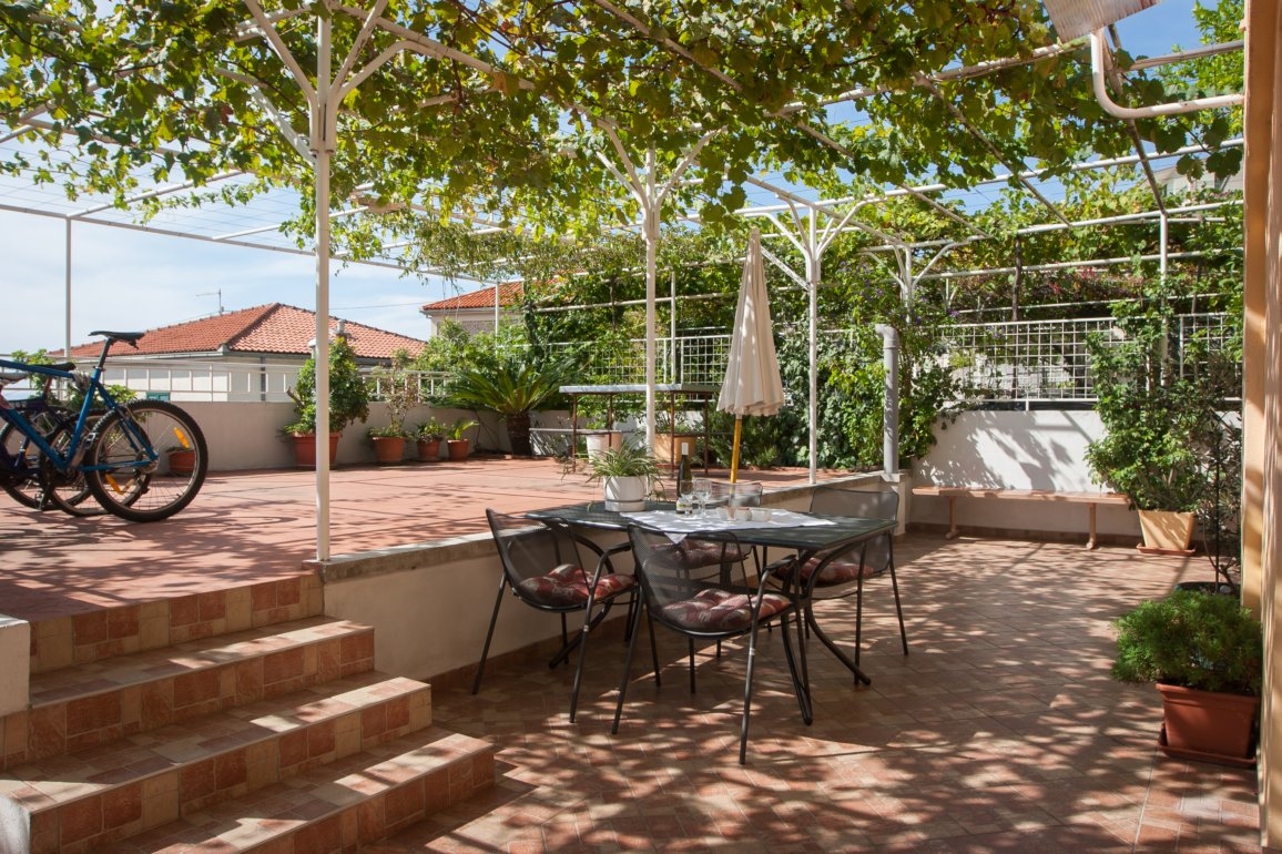 One bedroom apartment with terrace Makarska  A-b