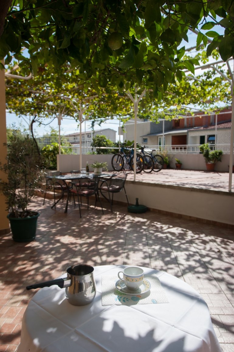 One bedroom apartment with terrace Makarska  A-b