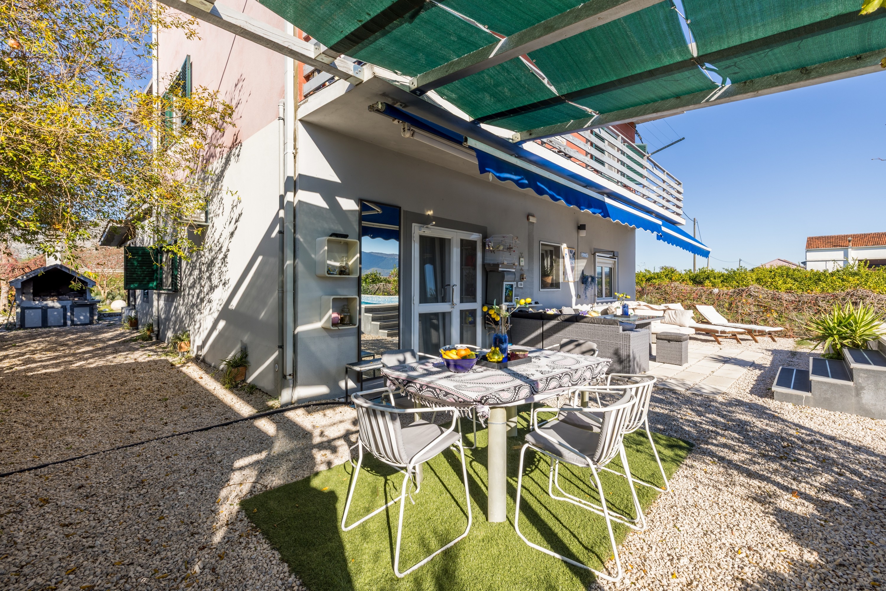 Four-bedroom house with terrace Opuzen, Neretva Delta - Ušće Neretve (K-8818) Four-bedroom house with terrace Opuzen, Neretva Delta - Ušće Neretve (K-8818)