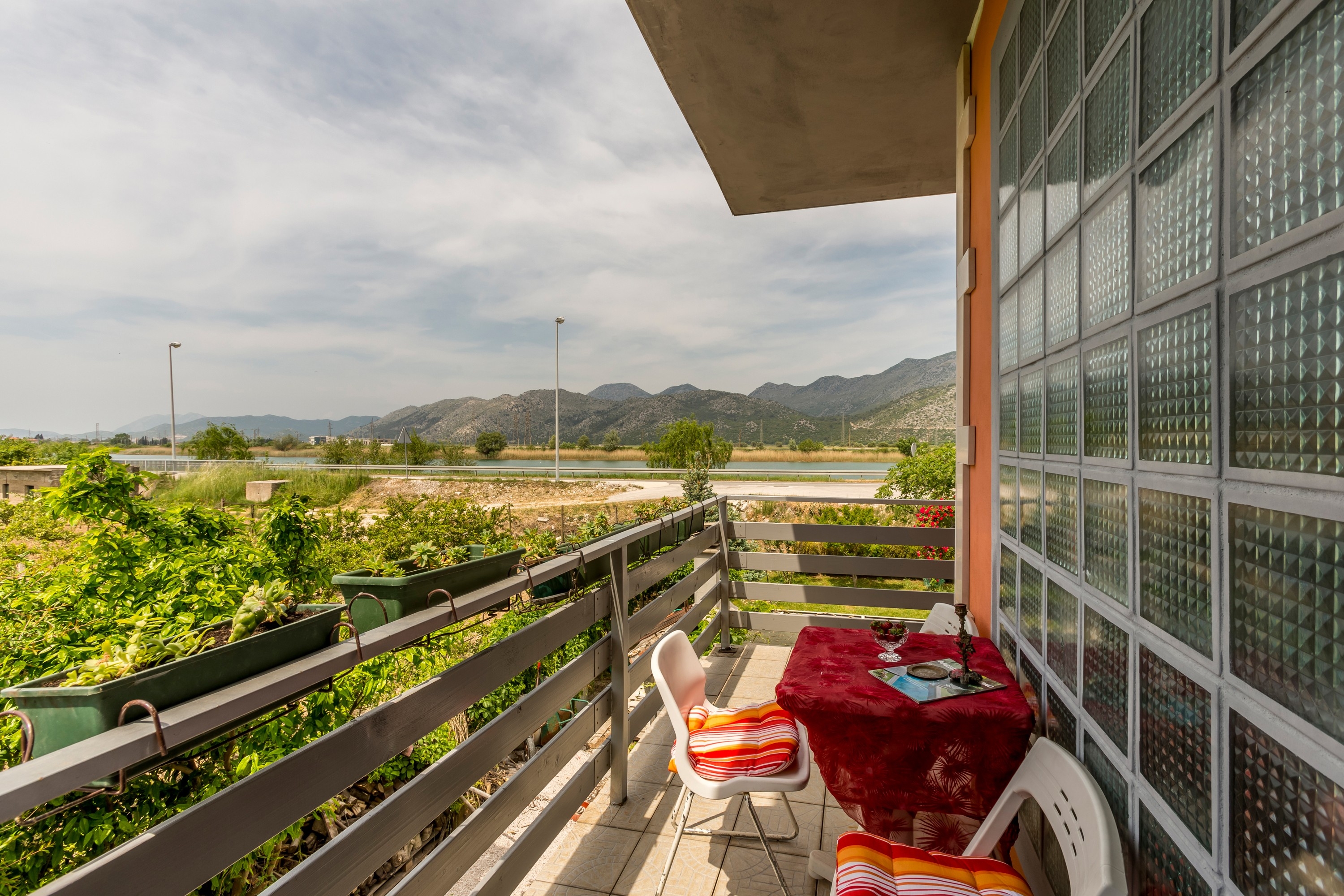 Four bedroom house with terrace Opuzen, Neretva Delta - Ušće Neretve  K