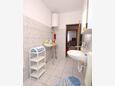 Sali, Bathroom in the apartment, (pet friendly) and WiFi.
