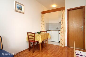 Dining room Mlini, Dining room in the studio-apartment, dopusteni kucni ljubimci i WIFI.
