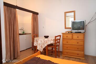Dining room Mlini, Dining room in the studio-apartment, dopusteni kucni ljubimci i WIFI.