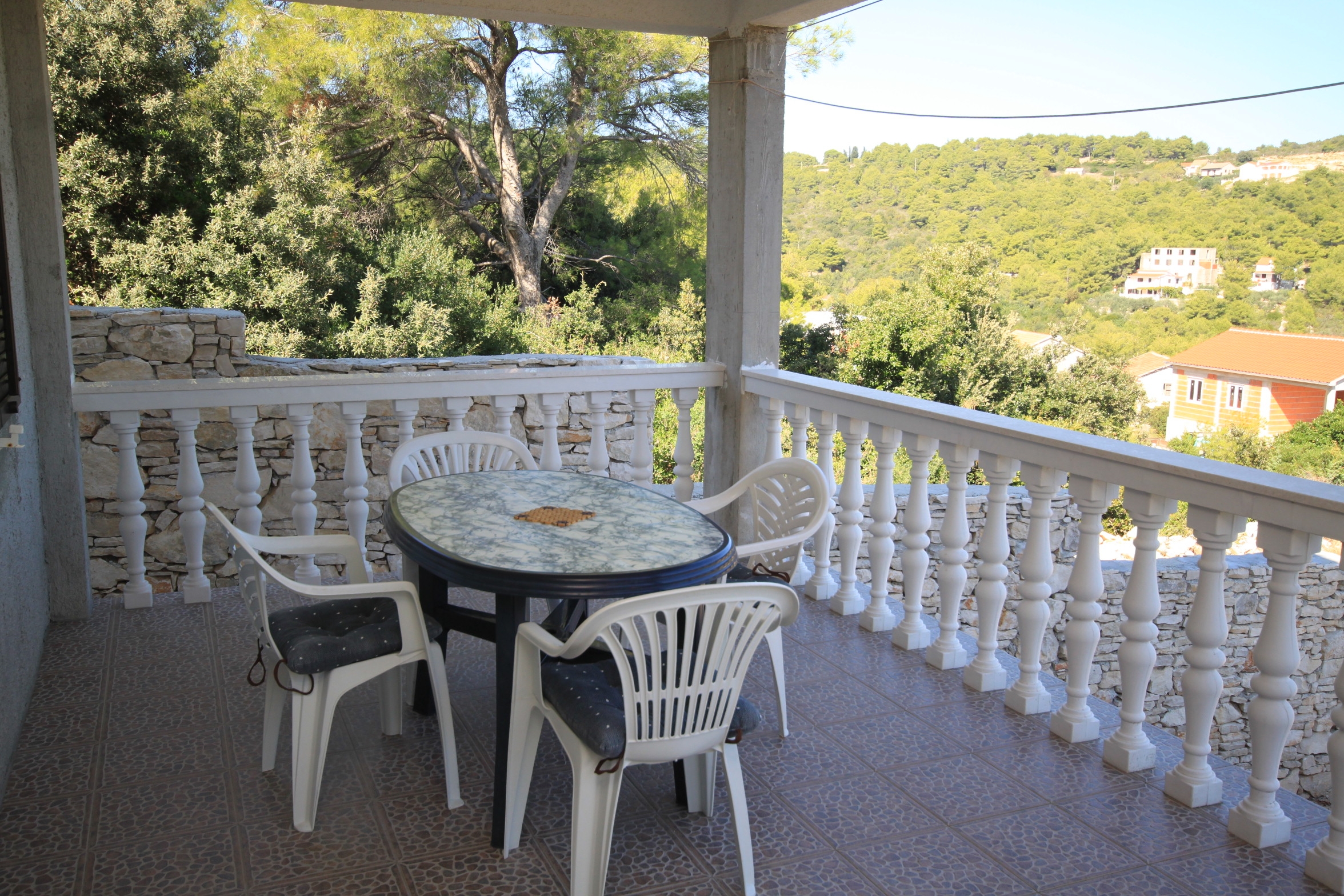 Two bedroom apartment with terrace Rukavac, Vis  A-a