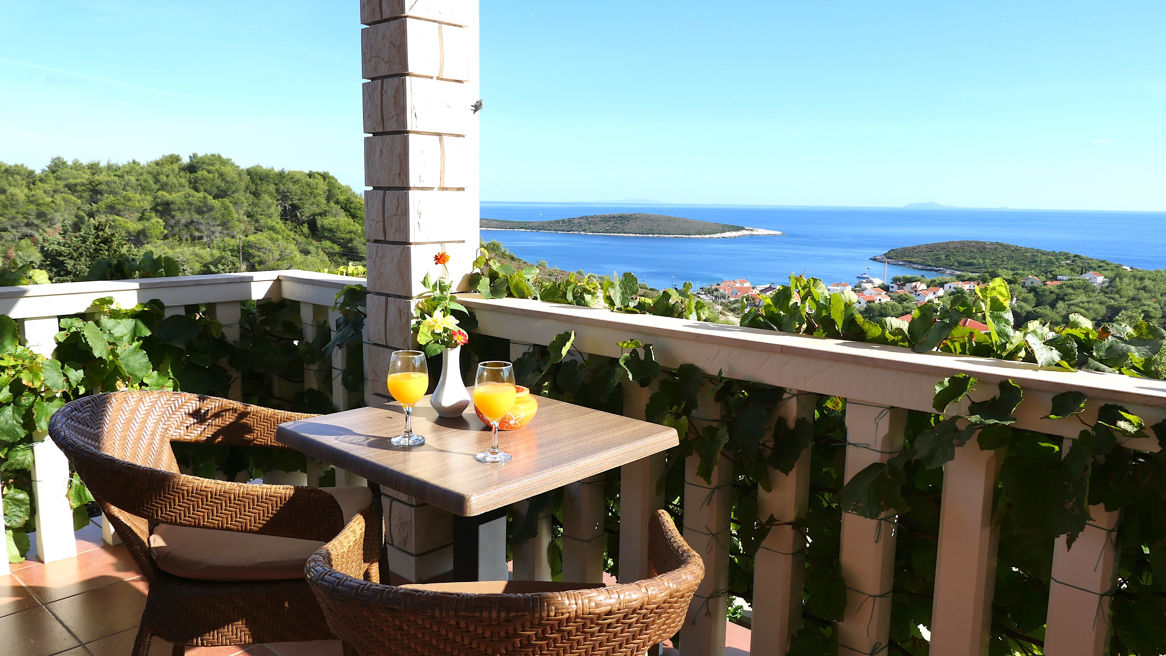 One bedroom apartment with terrace and sea view Rukavac, Vis (A-8839-a) One bedroom apartment with terrace and sea view Rukavac, Vis (A-8839-a)