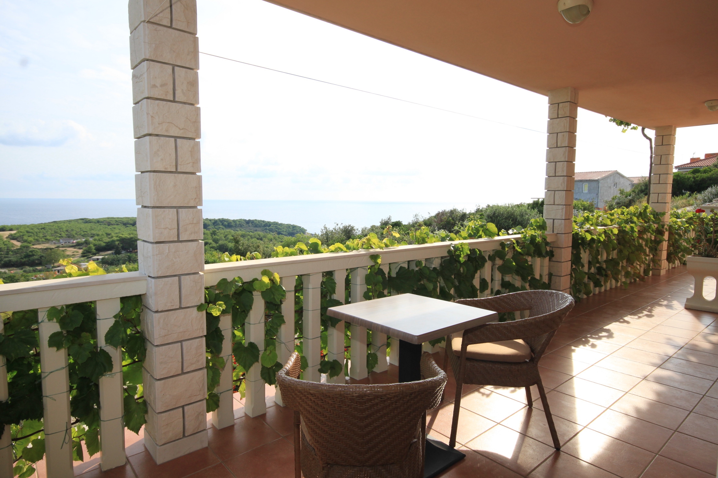 One bedroom apartment with terrace and sea view Rukavac, Vis  A-a