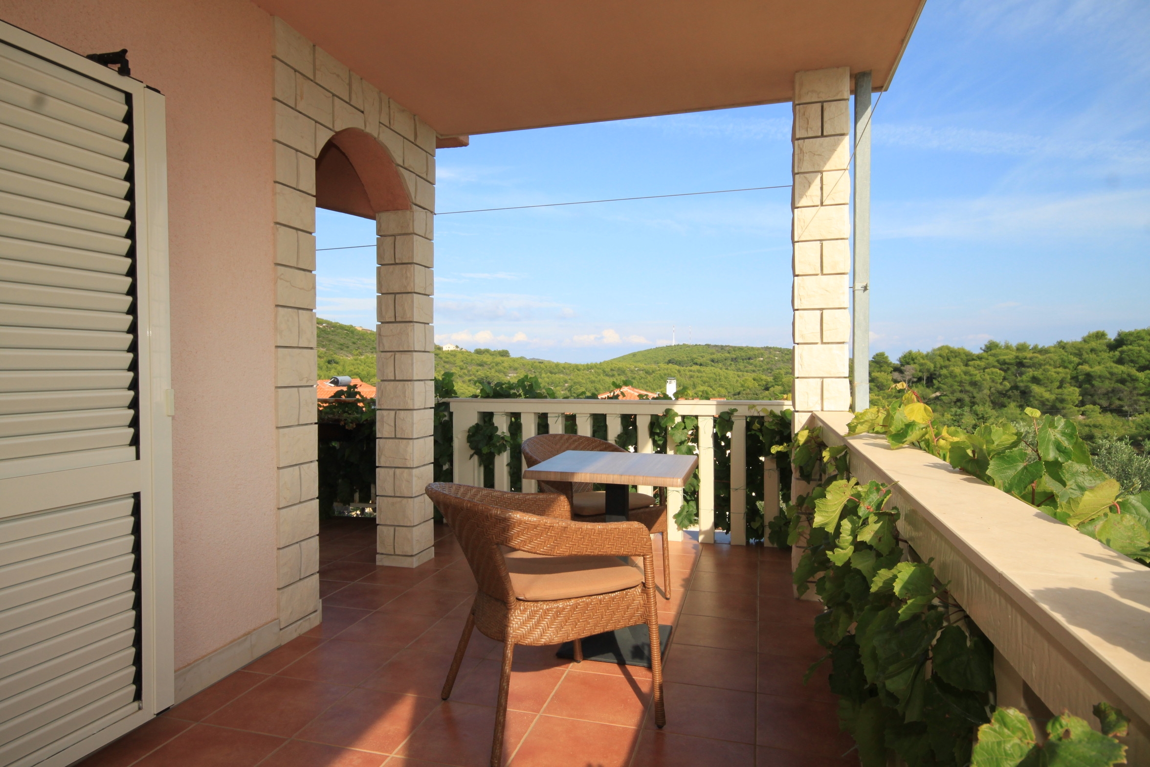 One bedroom apartment with terrace and sea view Rukavac, Vis  A-a