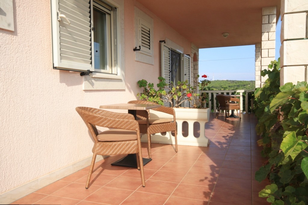 One bedroom apartment with terrace and sea view Rukavac, Vis  A-b