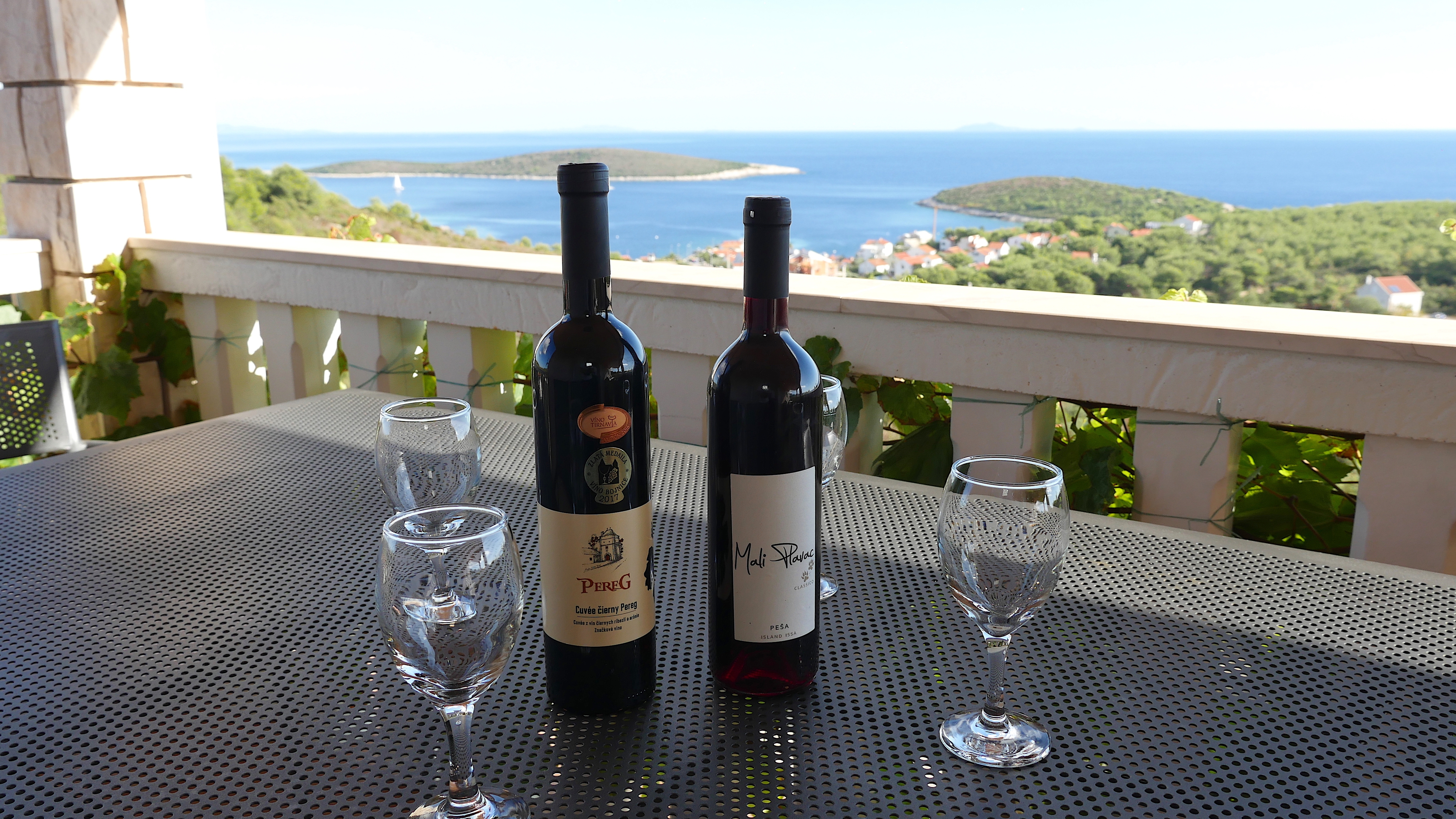 Two bedroom apartment with terrace and sea view Rukavac, Vis  A-c