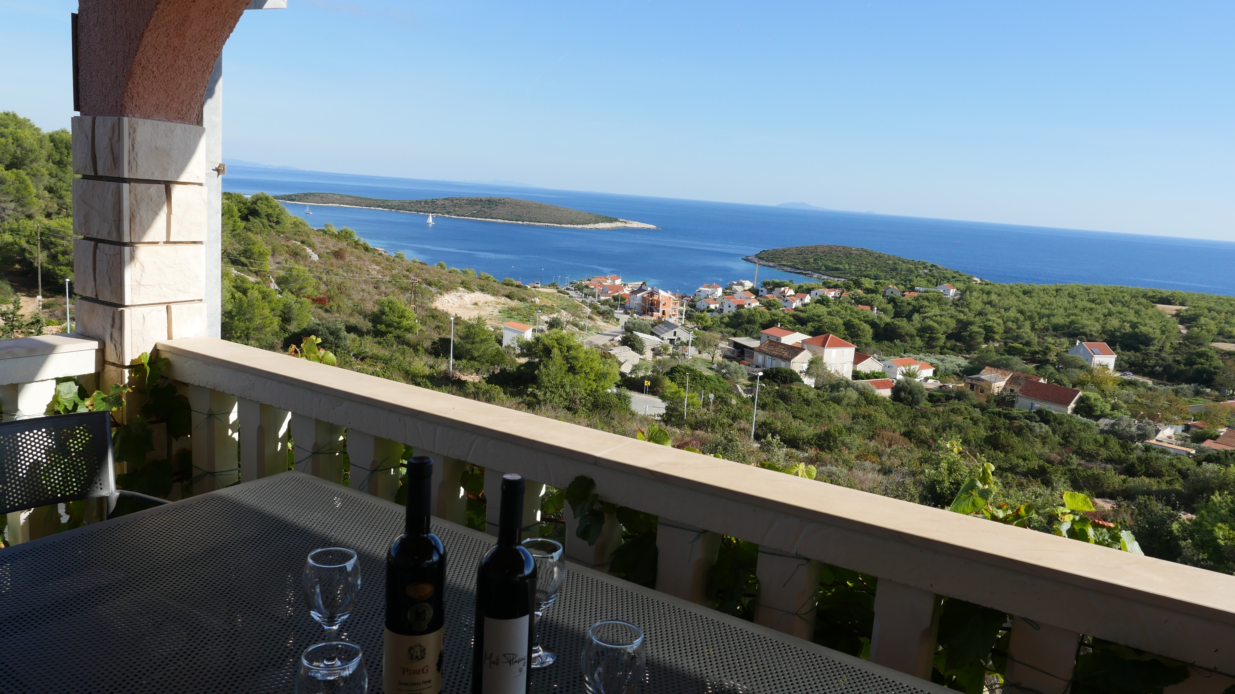 One bedroom apartment with terrace and sea view Rukavac, Vis  A-b