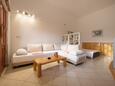 Living room Komiža, Living room in the studio-apartment, air condition available and WiFi.