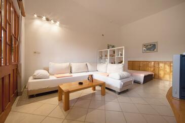 Komiža, Living room in the studio-apartment, air condition available and WiFi.