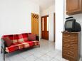 Žman, Sala de estar in the apartment, air condition available y (pet friendly).