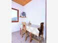 Žman, Dining room in the apartment, (pet friendly).