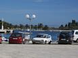 Parking lot Vis, Vis, Parking lot 8876 - Apartments near sea with pebble beach.