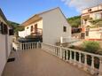 Shared terrace Vis, Shared terrace in the studio-apartment, s pogledom na more.