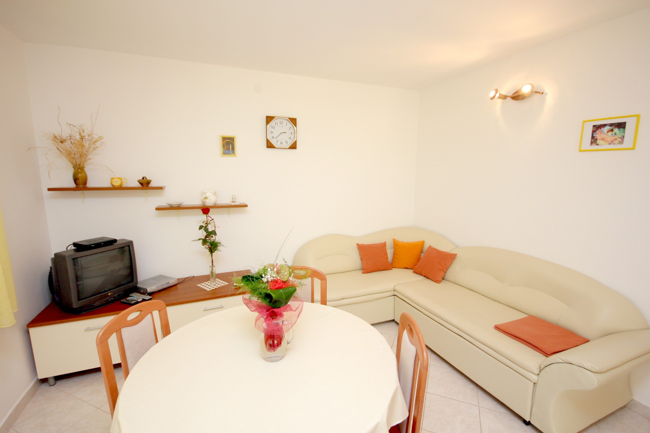 Two bedroom house near beach Cove Rogačić, Vis (K-8886) Two bedroom house near beach Cove Rogačić, Vis (K-8886)