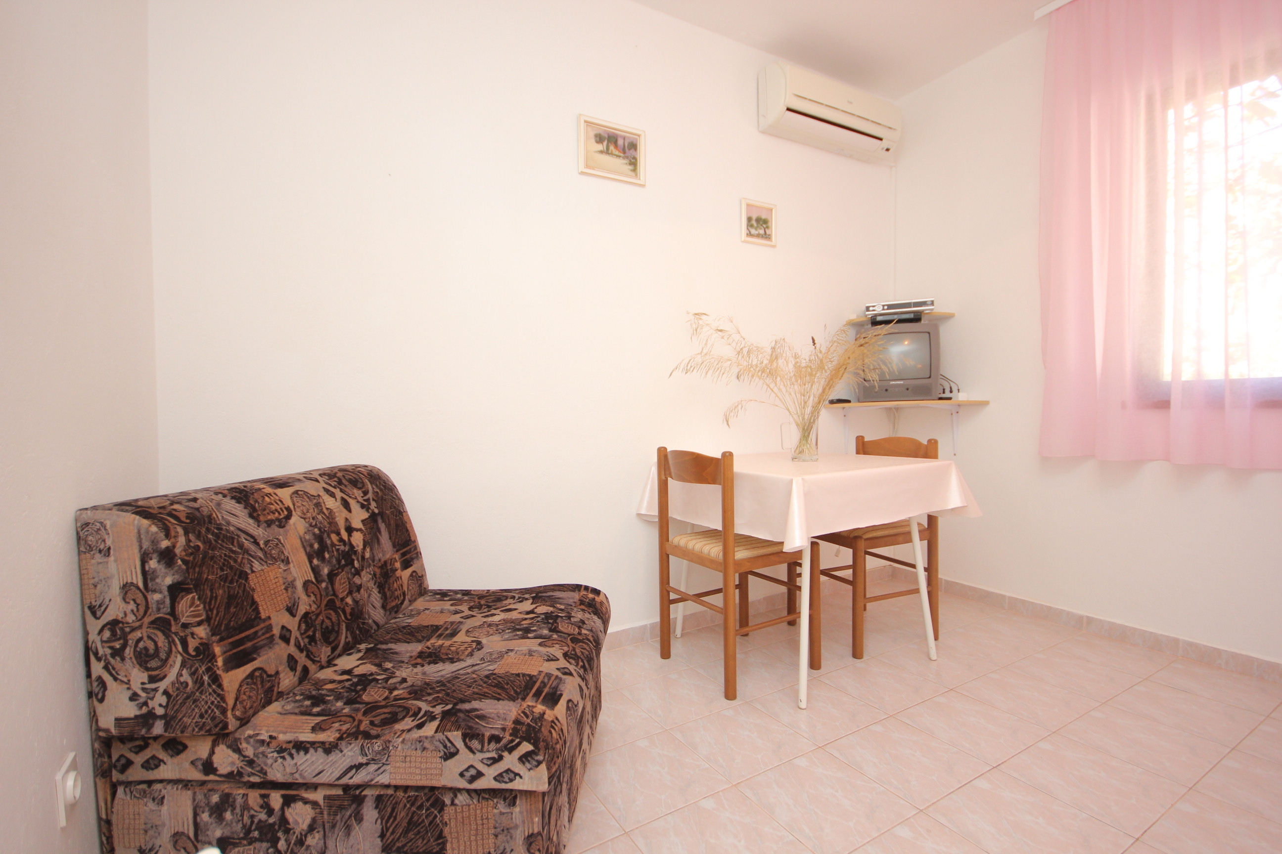 One bedroom house with terrace Cove Rogačić, Vis (K-8889) One bedroom house with terrace Cove Rogačić, Vis (K-8889)