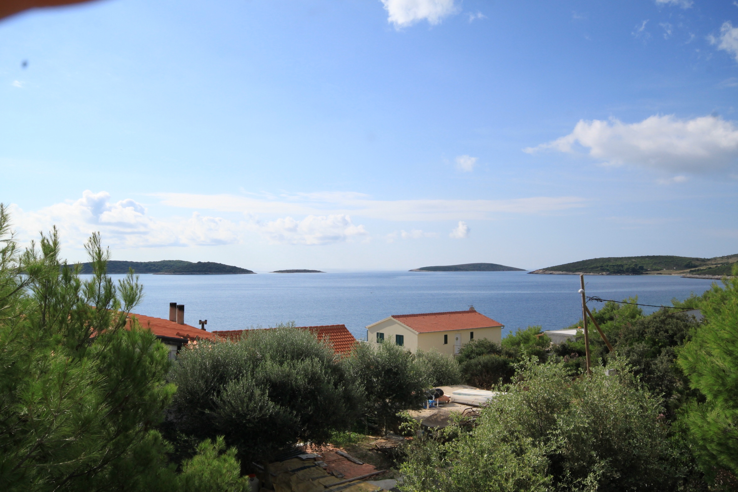 Two bedroom apartment with terrace and sea view Milna, Vis  A-a