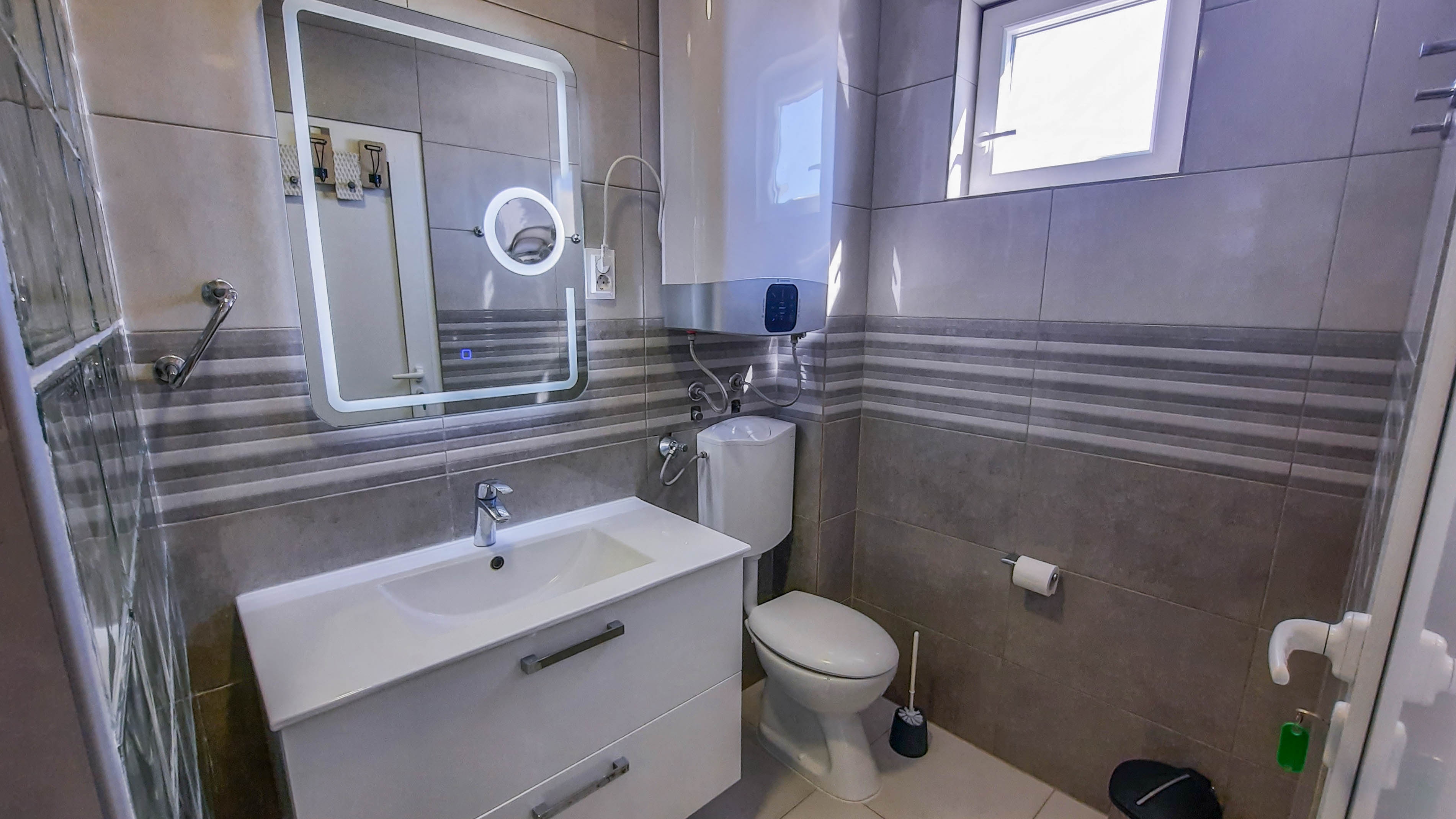 Two bedroom apartment with terrace and sea view Milna, Vis  A-b