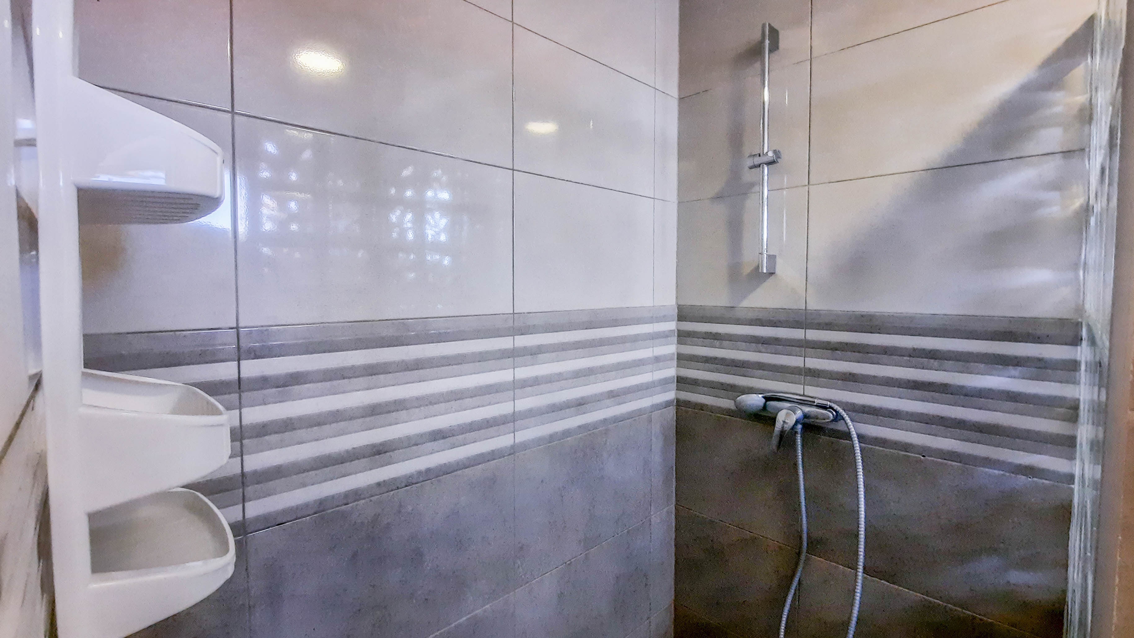 Two bedroom apartment with terrace and sea view Milna, Vis  A-b