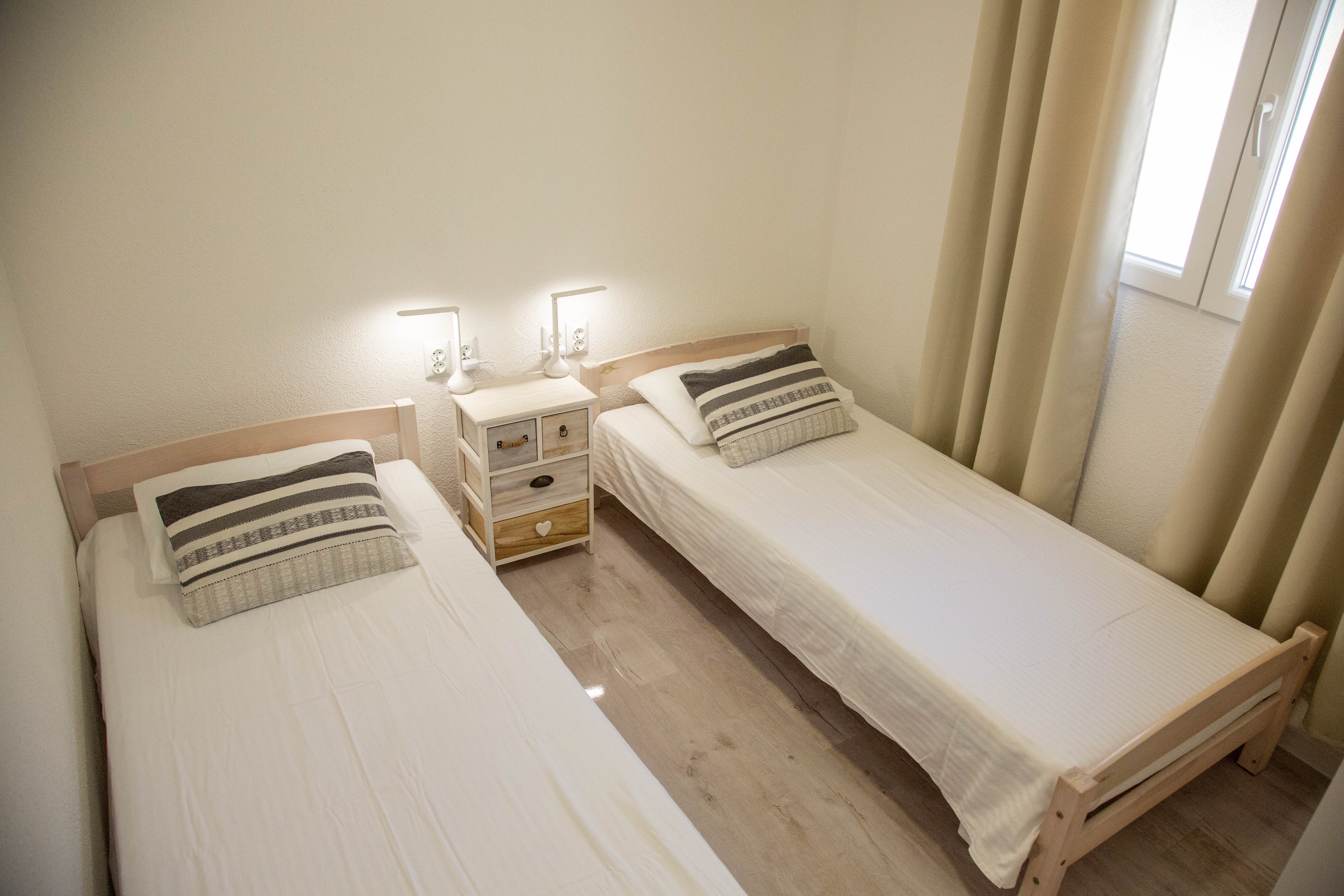 Two bedroom apartment with terrace and sea view Milna, Vis  A-b