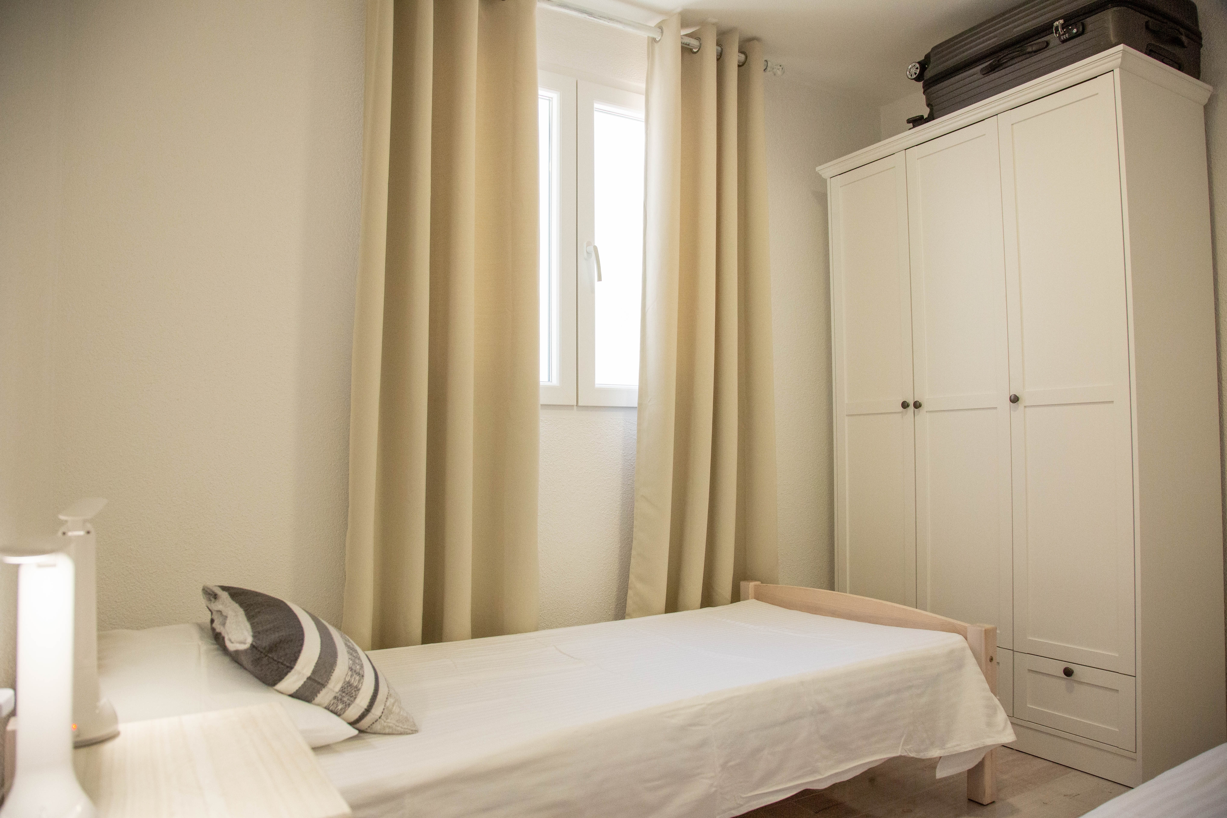 Two bedroom apartment with terrace and sea view Milna, Vis  A-b