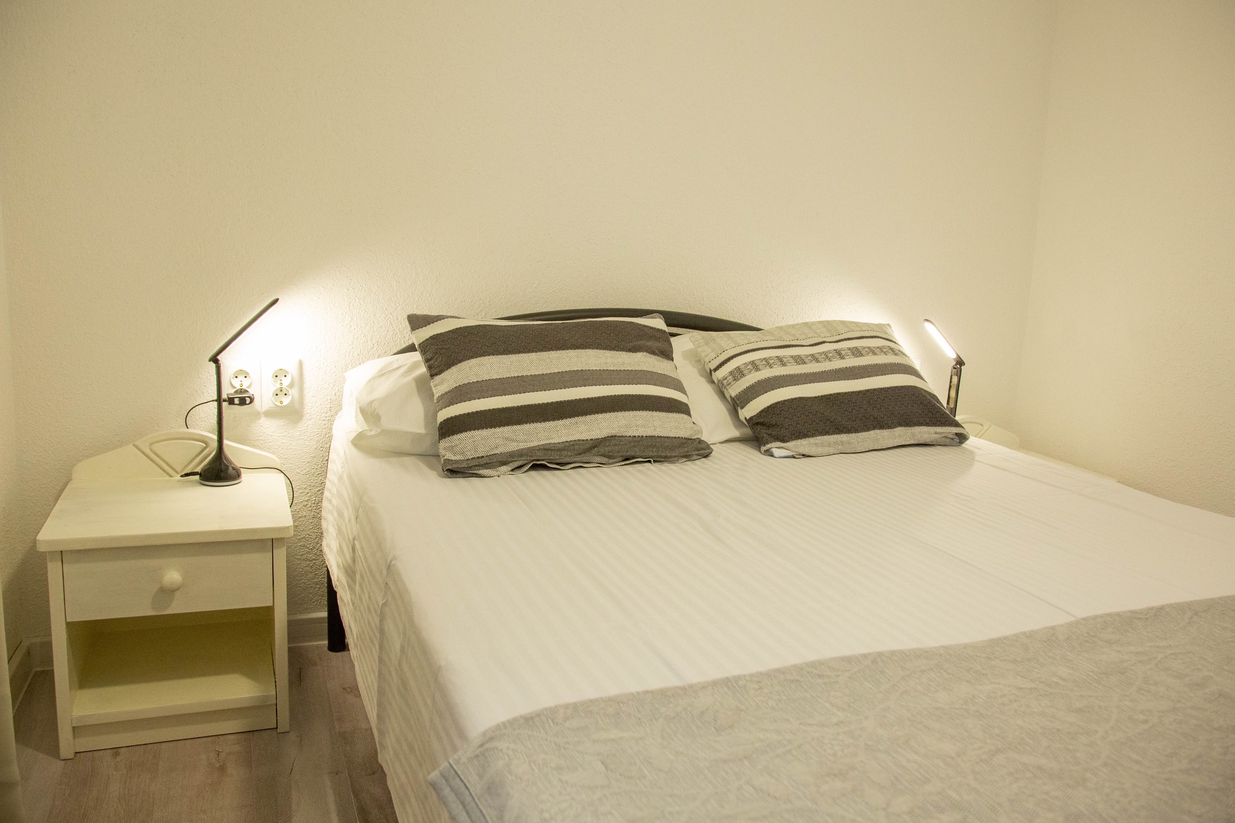 Two bedroom apartment with terrace and sea view Milna, Vis  A-b