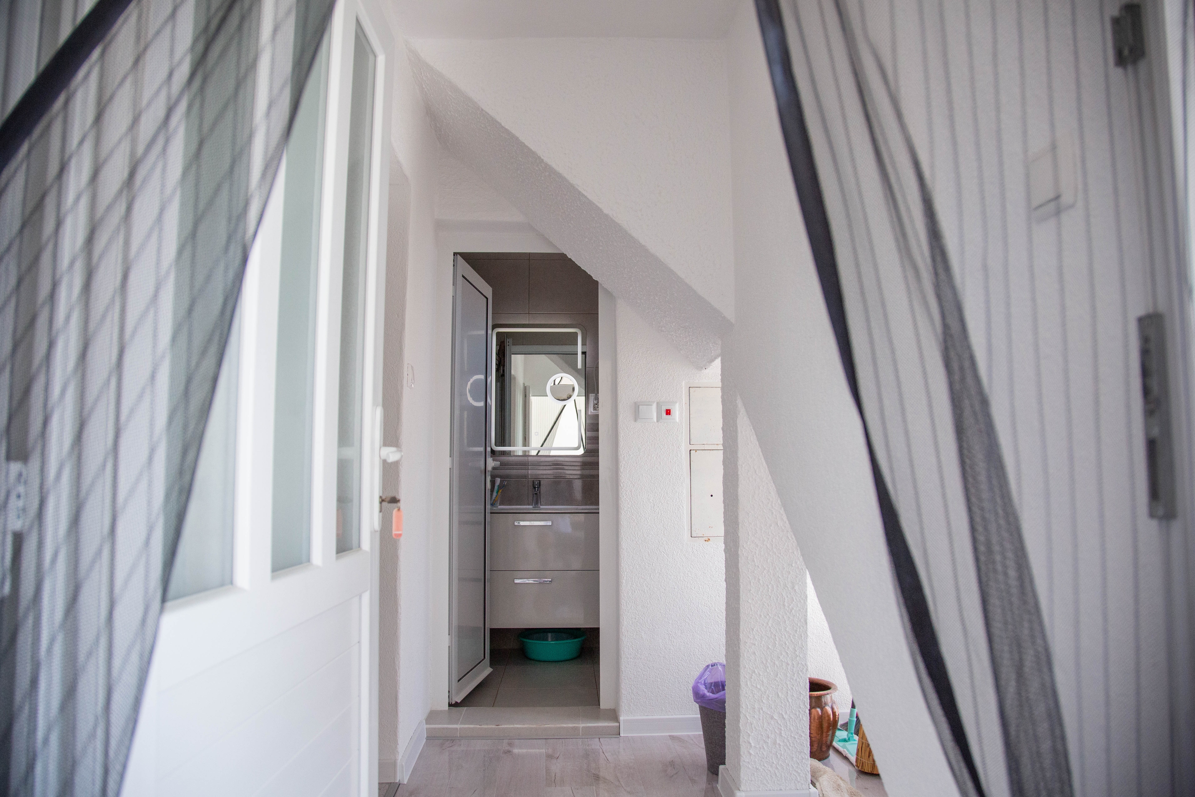 Two bedroom apartment with terrace and sea view Milna, Vis  A-b